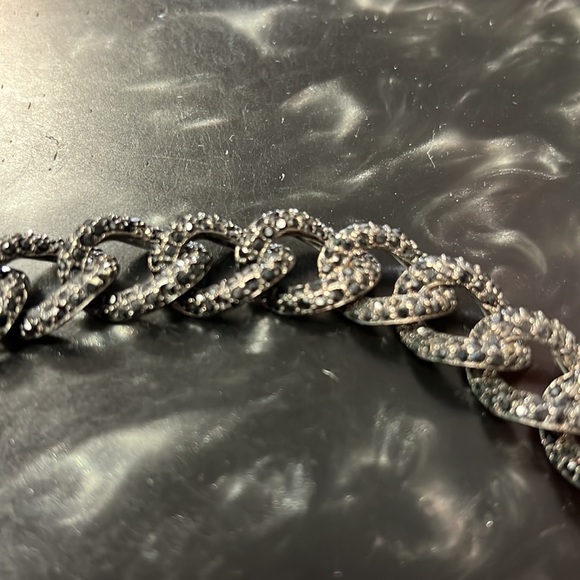 Black metal and rhinestone statement necklace - Picture 2 of 7